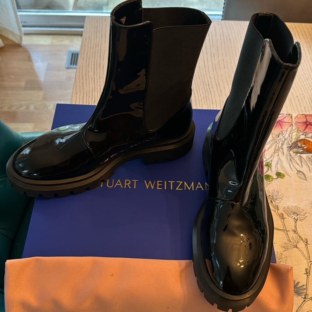STUART WEITZMAN
Coated Leather Trim Chelsea Boots.